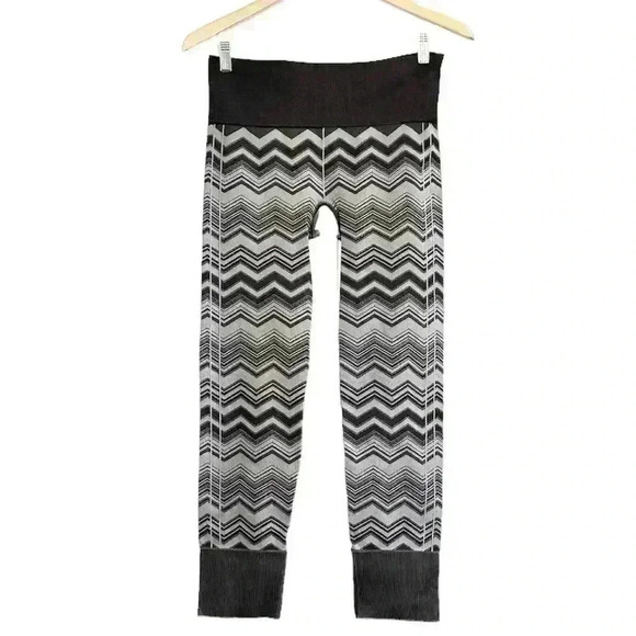 Lululemon, Ebb to Street, Chevron, Heavy Weight Leggings, Grey, Black, Size 8 - Picture 7 of 8